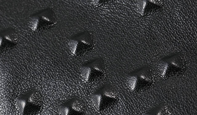 <strong>REHARD｜リハード</strong>　「レザー・クラッチバッグ」　3万2550円