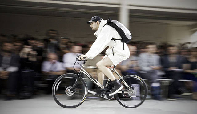 <strong>ISSEY MIYAKE｜イッセイ ミヤケ</strong>　「ELTTOB TEP ISSEY MIYAKE / GINZA」 ISSEY MIYAKE MEN 2013年春夏コレクション