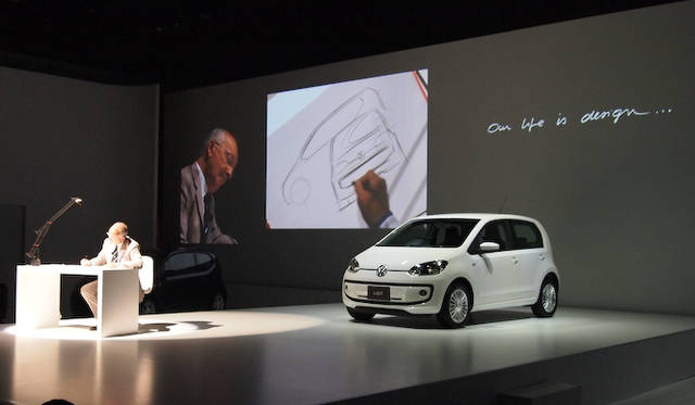 <strong>Volkswagen up!｜フォルクスワーゲン アップ！</strong><br />今回の発表にあわせ、ドイツ本国からup!を手がけたカーデザイナー、ワルター デ シルヴァ氏が来日した