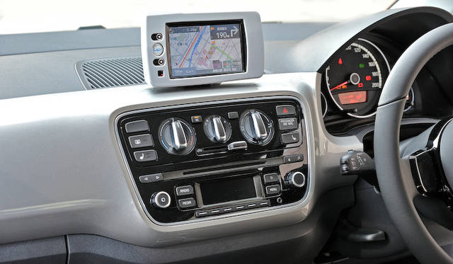 <strong>Volkswagen up!｜フォルクスワーゲン アップ！</strong><br />ナビは純正オプションで、クルマとデザイン、色をあわせている