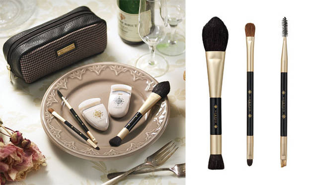 　ほんのりビターな大人の甘さを感じさせる“Black&Snow”　ダブルエンドブラシ3本セット7875円（KOBAKO）