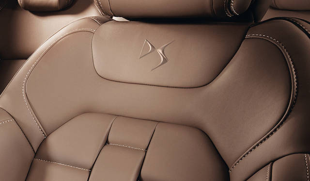 <strong>Citroen DS4｜シトロエンDS4</strong><br />こんかい、あらたにオプション設定されたクラブレザーシート