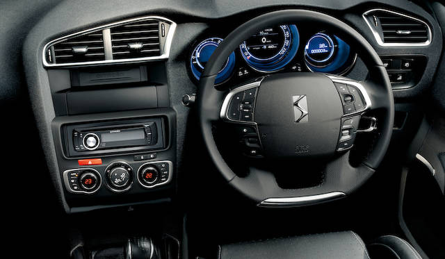 <strong>Citroen DS4｜シトロエンDS4</strong><br />（写真はSport Chic）