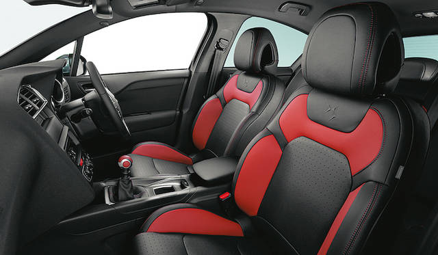 <strong>Citroen DS4｜シトロエンDS4</strong>　オプション設定の「ツートーンルージュ」レザーシート（写真はSport Chic）