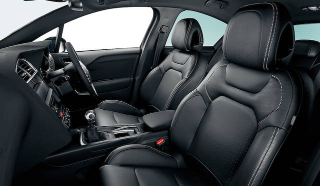 <strong>Citroen DS4｜シトロエンDS4</strong>　Sport Chic標準の「ミストラル」レザーシート