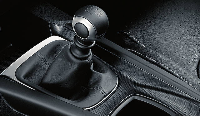 <strong>Citroen DS4｜シトロエンDS4</strong><br />Sport Chicは6段MTのみ