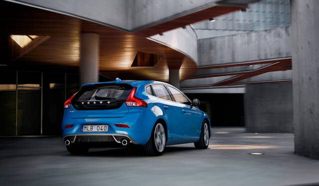 <strong>Volvo V40 R-Design｜ボルボ V40 Rデザイン</strong>