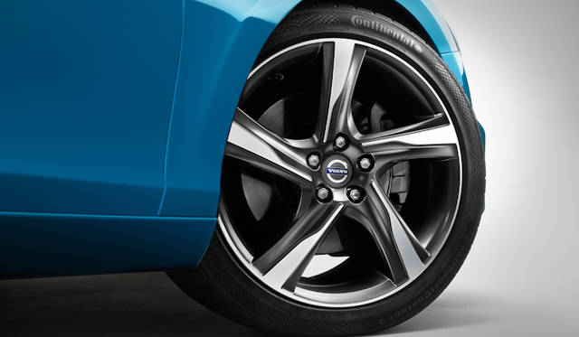 <strong>Volvo V40 R-Design｜ボルボ V40 Rデザイン</strong>