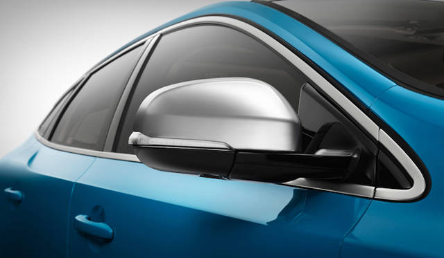 <strong>Volvo V40 R-Design｜ボルボ V40 Rデザイン</strong>