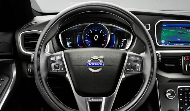 <strong>Volvo V40 R-Design｜ボルボ V40 Rデザイン</strong>