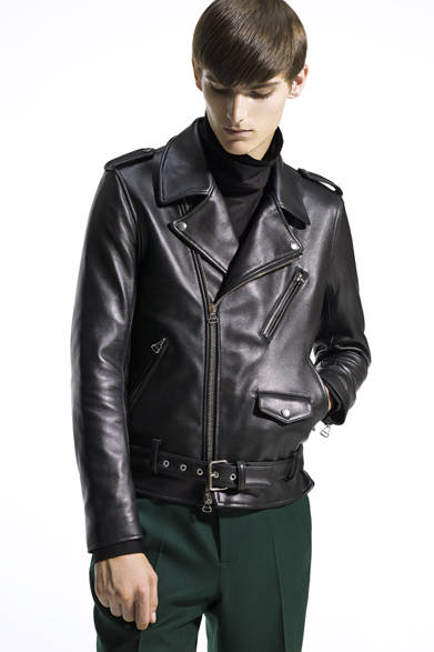 <strong>LITHIUM HOMME｜リチウム オム</strong>　W-RIDERS 11万5500円、HIGH NECK SHIRT 2万6250円、ANKLE CUT TROUSERS 2万6250円、LOAFER 5万9850円