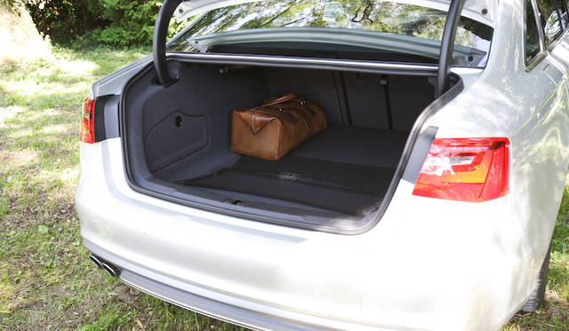 <strong>Audi S6｜アウディ S6</strong><br />荷室など、ボディの形状自体はAモデルと変わらない