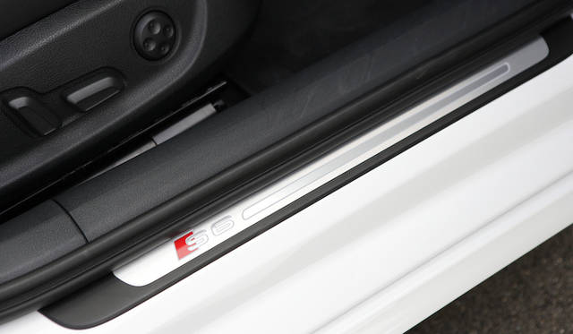 <strong>Audi S6｜アウディ S6</strong>