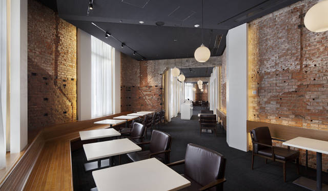 <strong>TORAYA TOKYO</strong>　喫茶はもちろん、和菓子などスイーツの販売もおこなう「TORAYA TOKYO」。注目は虎屋が展開する各ブランドを代表するスイーツを一堂に食べられるという贅沢なメニューだ