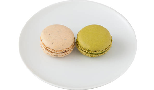 <strong>TORAYA TOKYO</strong>　「とらやパリ店」でしか食べることのできなかったマカロンが登場　各263円