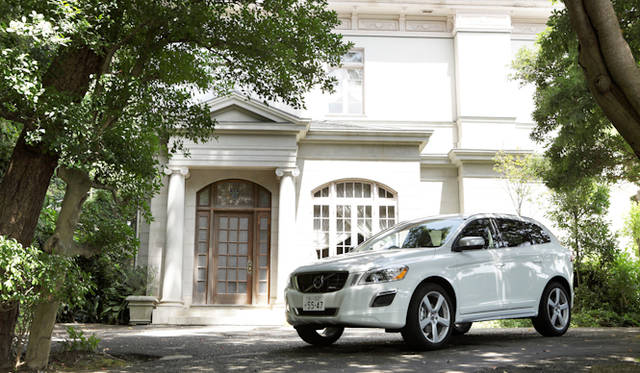 <strong>VOLVO XC60 T5 R-DESIGN｜ボルボ XC60 T5 R デザイン</strong>