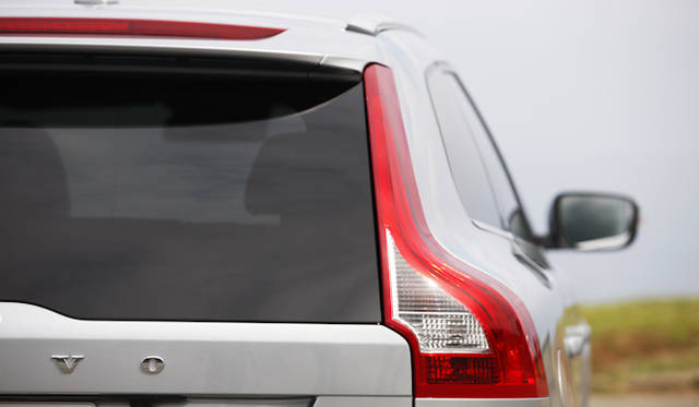 <strong>VOLVO XC60 T5 R-DESIGN｜ボルボ XC60 T5 R デザイン</strong>