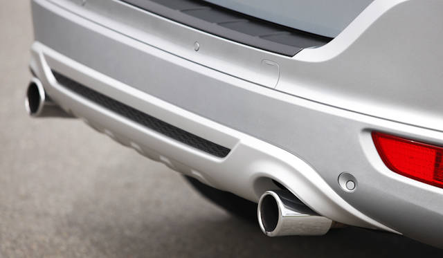 <strong>VOLVO XC60 T5 R-DESIGN｜ボルボ XC60 T5 R デザイン</strong>　デュアルスポーツテールパイプ