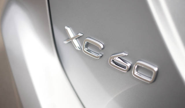 <strong>VOLVO XC60 T5 R-DESIGN｜ボルボ XC60 T5 R デザイン</strong>