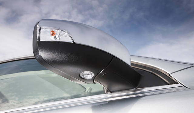 <strong>VOLVO XC60 T5 R-DESIGN｜ボルボ XC60 T5 R デザイン</strong>