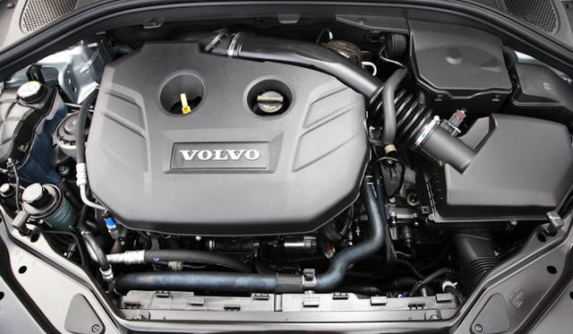 <strong>VOLVO XC60 T5 R-DESIGN｜ボルボ XC60 T5 R デザイン</strong>　4気筒DOHCターボエンジン