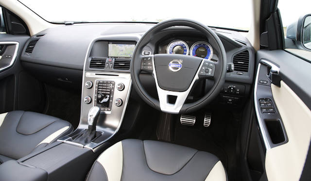 <strong>VOLVO XC60 T5 R-DESIGN｜ボルボ XC60 T5 R デザイン</strong>