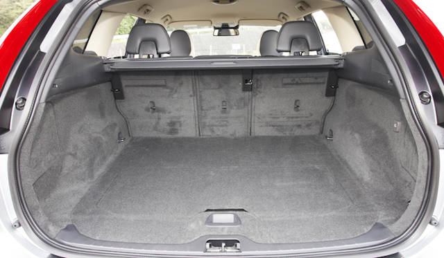 <strong>VOLVO XC60 T5 R-DESIGN｜ボルボ XC60 T5 R デザイン</strong>