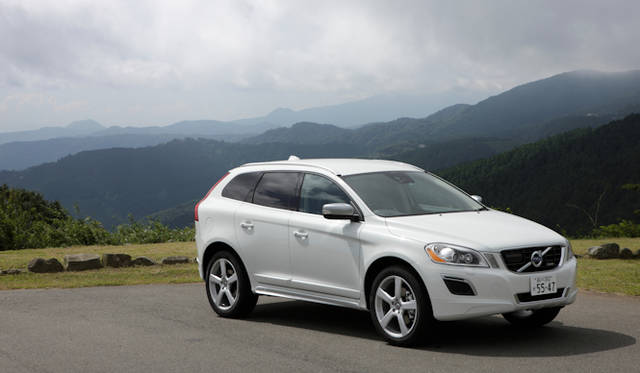 <strong>VOLVO XC60 T5 R-DESIGN｜ボルボ XC60 T5 R デザイン</strong>