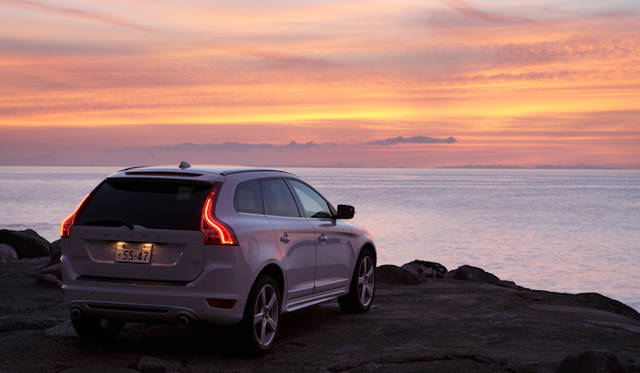 <strong>VOLVO XC60 T5 R-DESIGN｜ボルボ XC60 T5 R デザイン</strong>