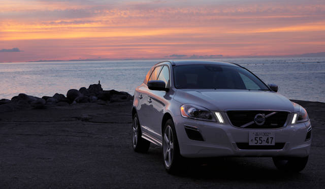 <strong>VOLVO XC60 T5 R-DESIGN｜ボルボ XC60 T5 R デザイン</strong>