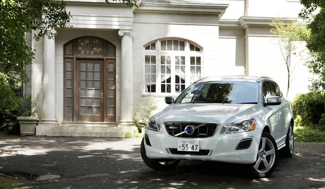 <strong>VOLVO XC60 T5 R-DESIGN｜ボルボ XC60 T5 R デザイン</strong>