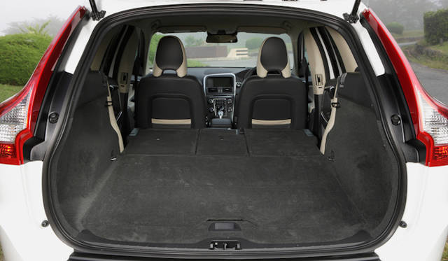 <strong>VOLVO XC60 T5 R-DESIGN｜ボルボ XC60 T5 R デザイン</strong>