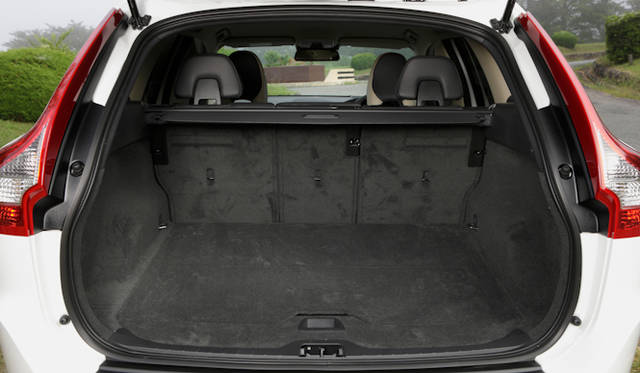 <strong>VOLVO XC60 T5 R-DESIGN｜ボルボ XC60 T5 R デザイン</strong>