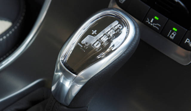 <strong>VOLVO XC60 T5 R-DESIGN｜ボルボ XC60 T5 R デザイン</strong>