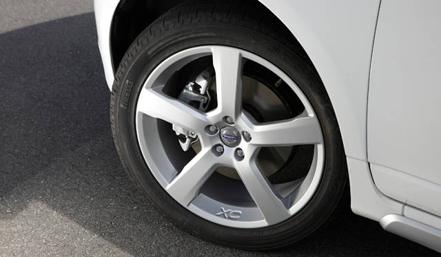 <strong>VOLVO XC60 T5 R-DESIGN｜ボルボ XC60 T5 R デザイン</strong>