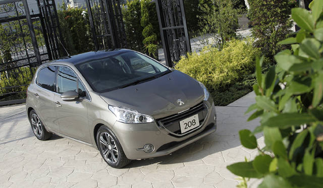 <strong>Peugeot 208｜プジョー 208</strong>