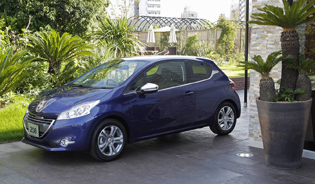 <strong>Peugeot 208｜プジョー 208</strong>