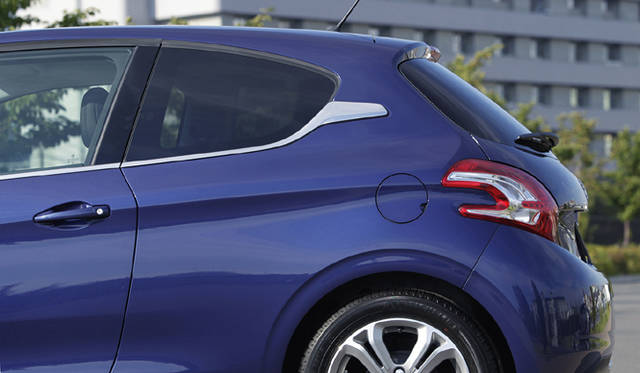 <strong>Peugeot 208｜プジョー 208</strong>