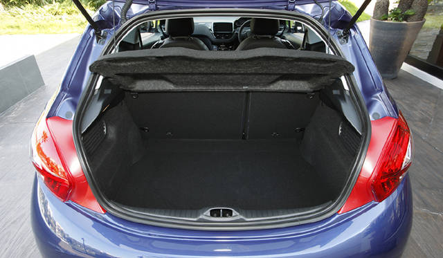 <strong>Peugeot 208｜プジョー 208</strong>