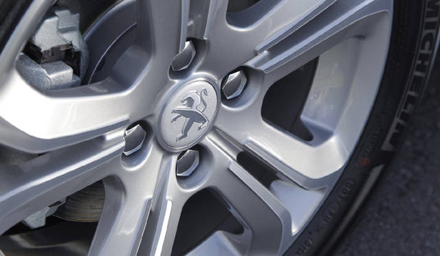 <strong>Peugeot 208｜プジョー 208</strong>