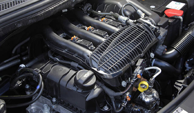 <strong>Peugeot 208｜プジョー 208</strong><br />新開発の1.2リッター3気筒エンジン