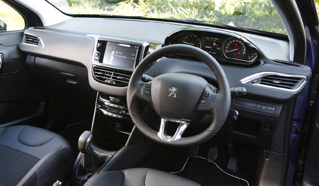 <strong>Peugeot 208｜プジョー 208</strong>