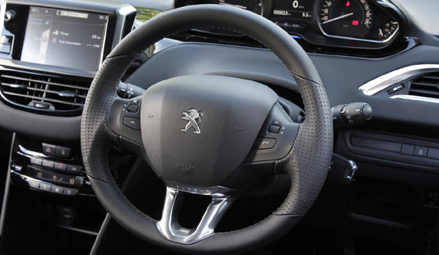 <strong>Peugeot 208｜プジョー 208</strong>