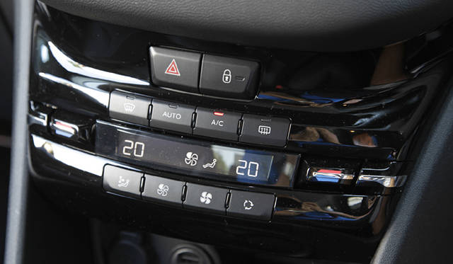 <strong>Peugeot 208｜プジョー 208</strong>