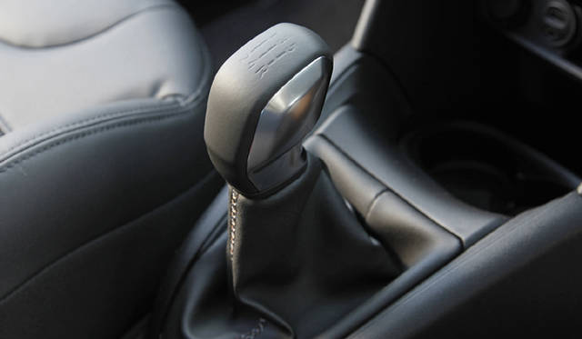 <strong>Peugeot 208｜プジョー 208</strong>