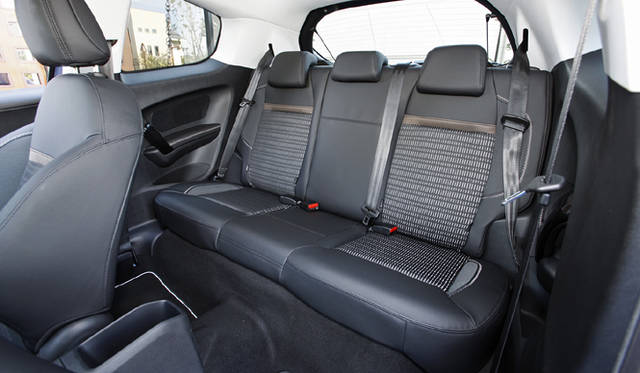 <strong>Peugeot 208｜プジョー 208</strong>