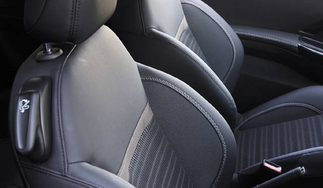 <strong>Peugeot 208｜プジョー 208</strong>