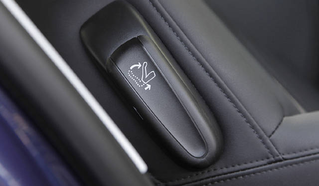 <strong>Peugeot 208｜プジョー 208</strong>