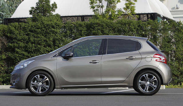 <strong>Peugeot 208｜プジョー 208</strong>