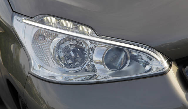 <strong>Peugeot 208｜プジョー 208</strong>